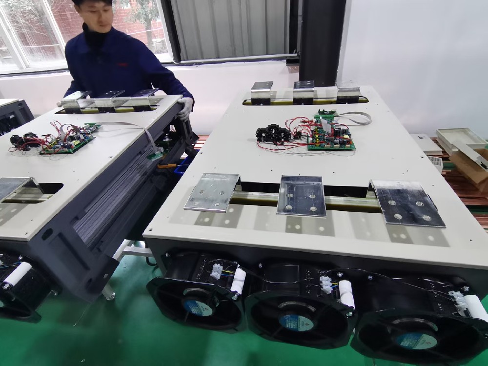 电力调解器在海优势电场的应用中，，怎样应对湿润、、高盐等卑劣情形？？？