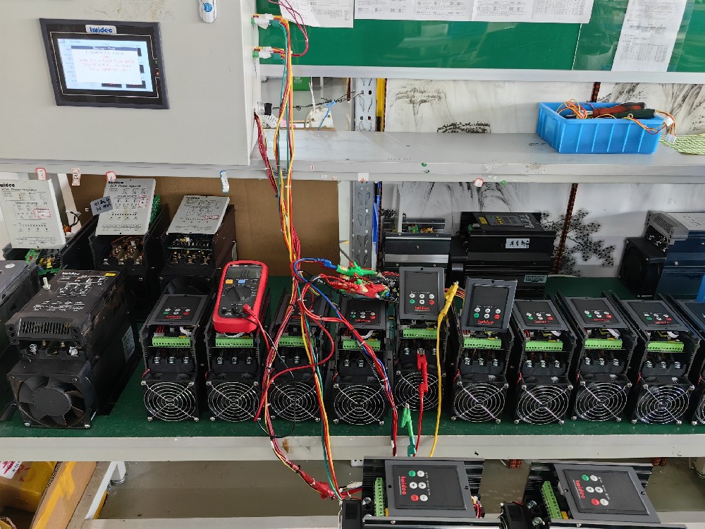 在修建能源治理领域，电力调解器怎样配合智能照明系统实现最大化节能？？