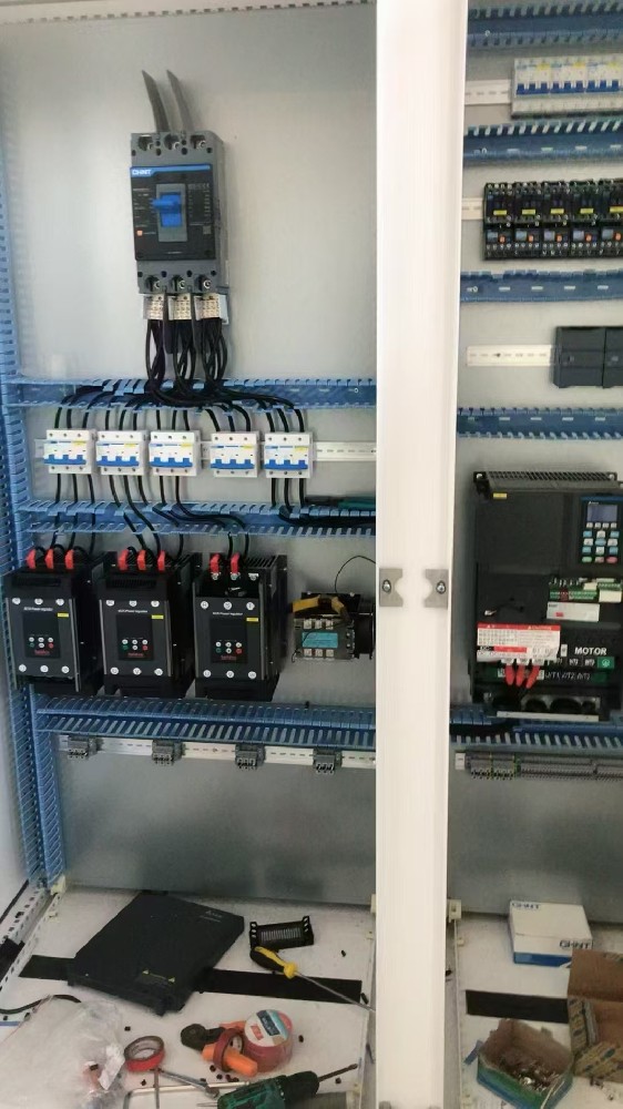 怎样通过电力调解器实现对漫衍式能源资源的聚合与有用使用？？