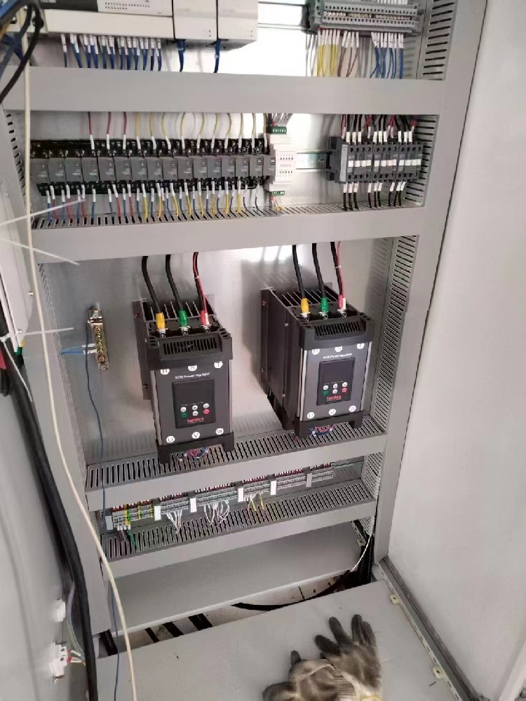 电力调解器在运行中误触紧迫阻止按钮，恢复正常运行需要举行哪些操作和检查？？？