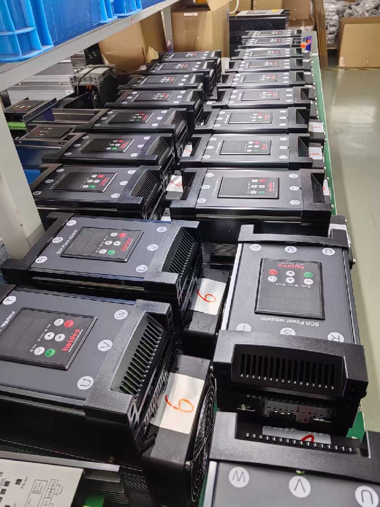 实验将电力调解器与新的负载装备毗连，却无法正常事情，该从哪些方面排查兼容性问题？？？